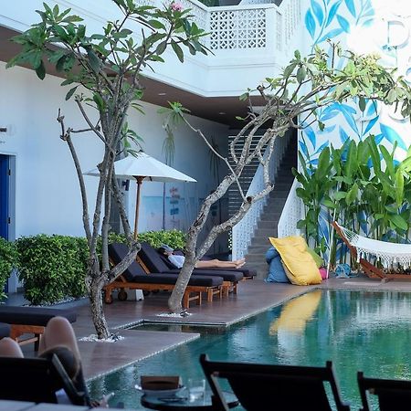 Dip & Doze Living Pansiyon Canggu Dış mekan fotoğraf