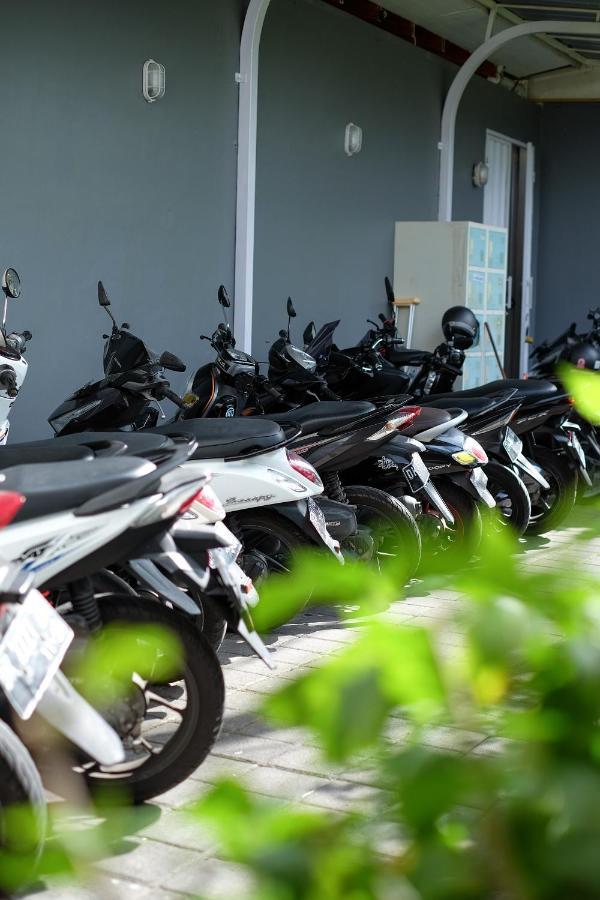 Dip & Doze Living Pansiyon Canggu Dış mekan fotoğraf